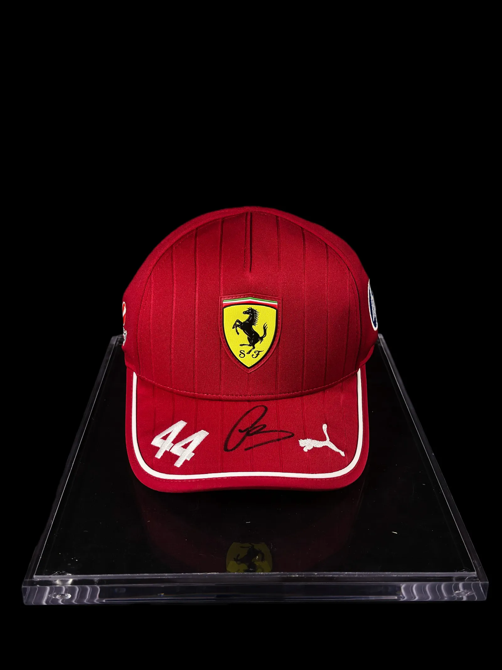 Lewis Hamilton autógrafo – boné Ferrari, Lewis Hamilton