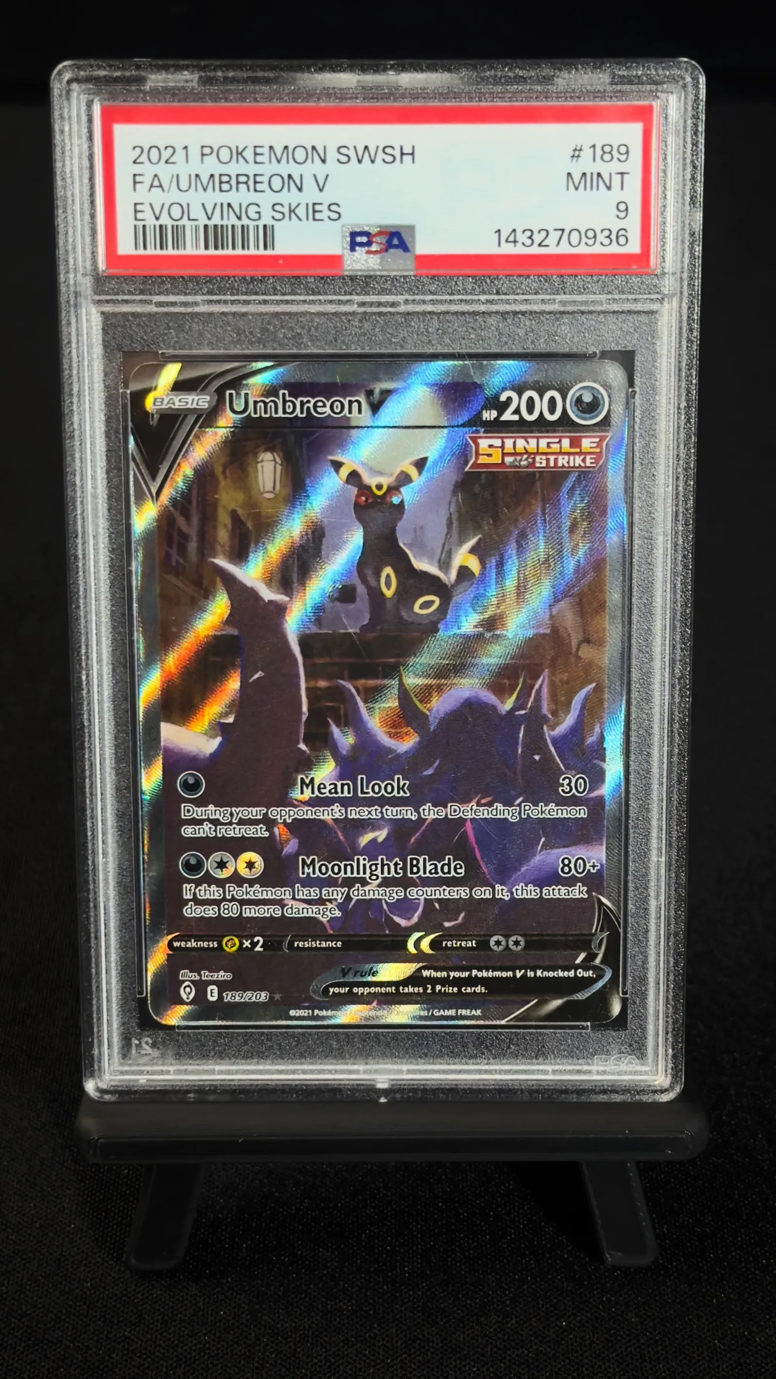Umbreon V 189/203 – Evolving Skies Alternate Art PSA 9, Umbreon