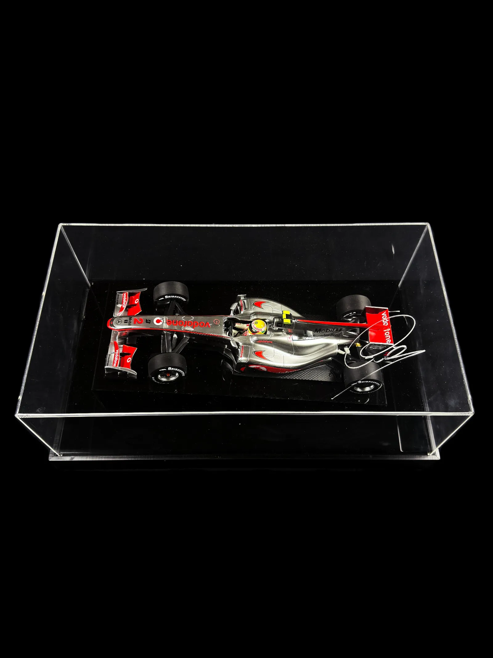 Lewis Hamilton autógrafo – acrílico com miniatura McLaren Mercedes, Lewis Hamilton