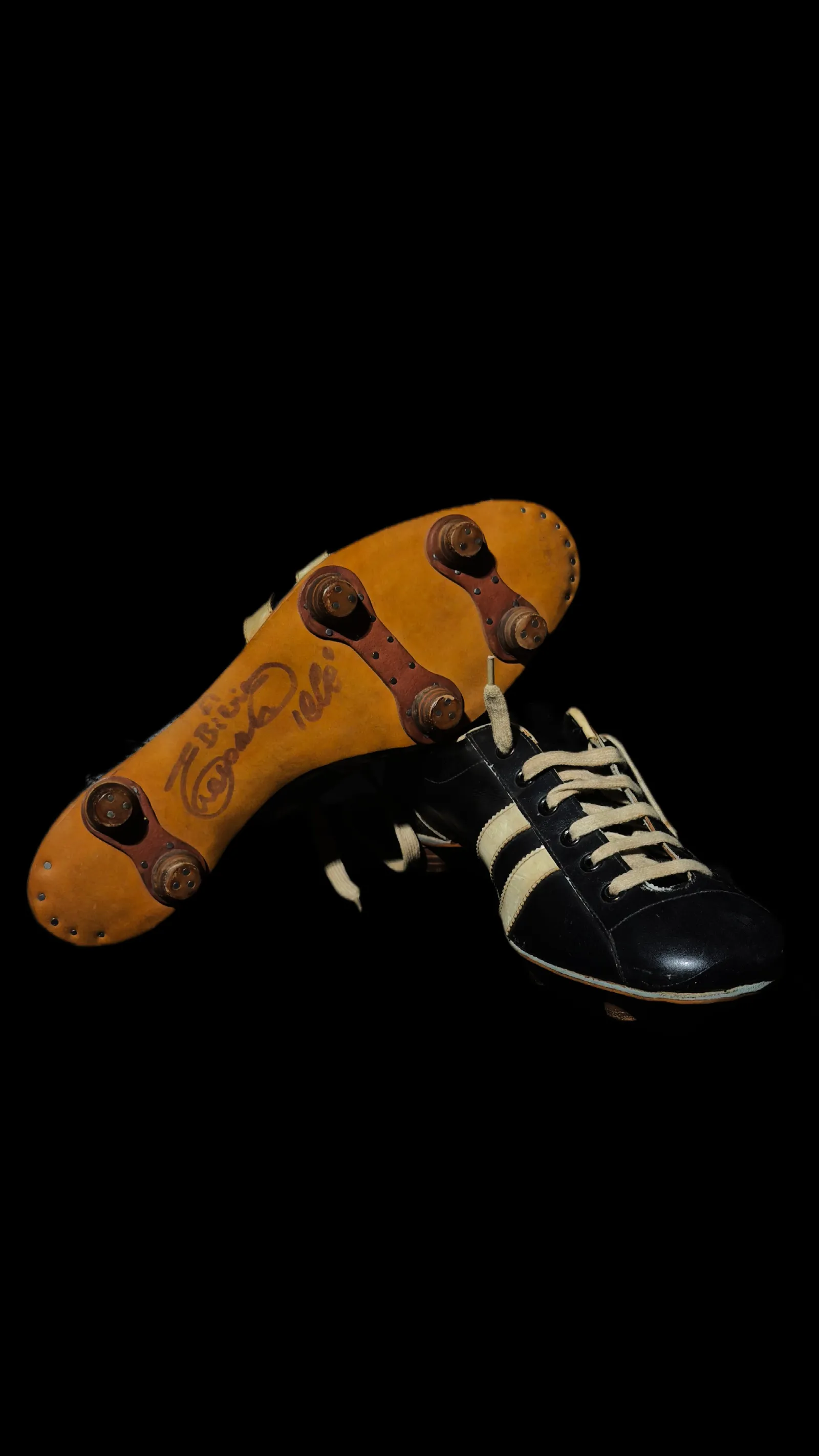 Pelé autógrafo – chuteiras Adidas Match-Worn 1960/70s, Pelé