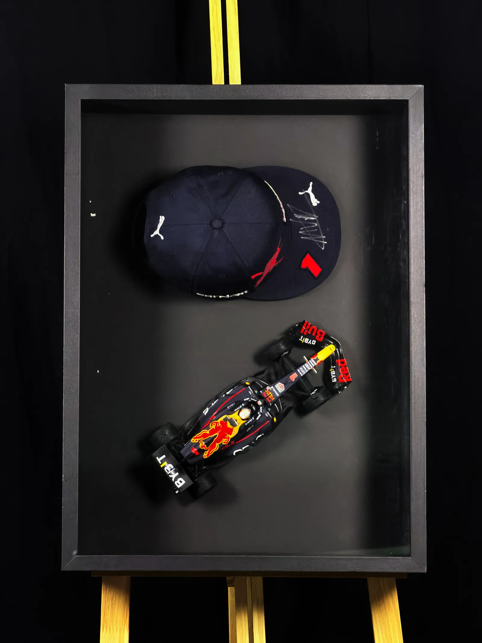 Max Verstappen autógrafo – boné + miniatura RB Racing, Max Verstappen