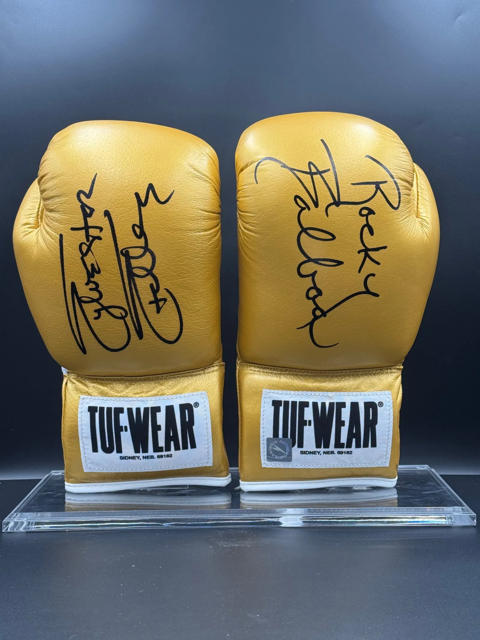 Sylvester Stallone / Rocky Balboa – luva da lendária marca Tuf Wear autografada, Sylvester Stallone