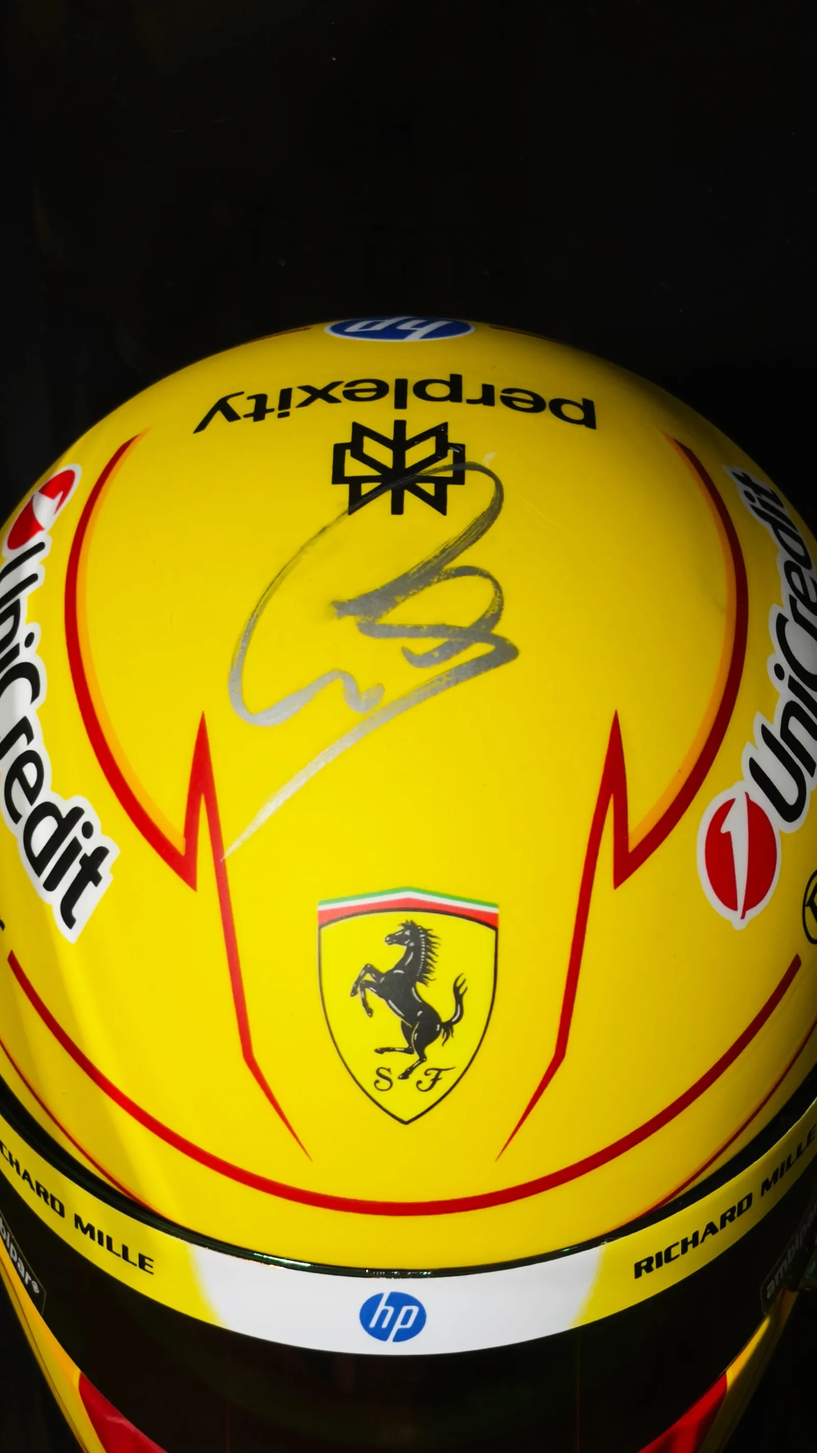 Lewis Hamilton autógrafo – mini capacete Ferrari, Lewis Hamilton