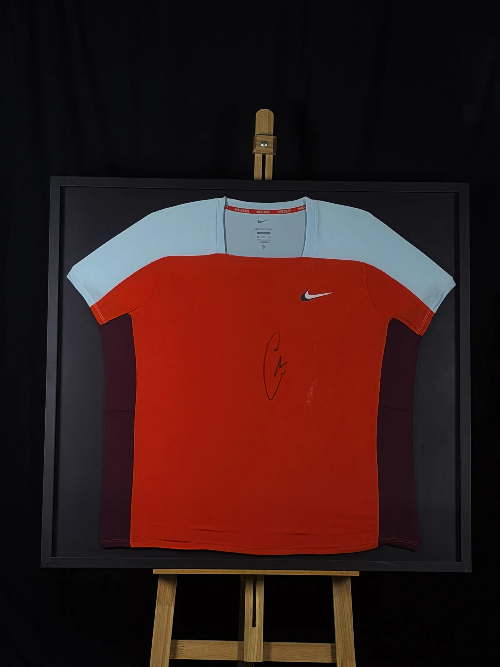 Carlos Alcaraz autógrafo – camisa Nike laranja e branca, emoldurada, Carlos Alcaraz