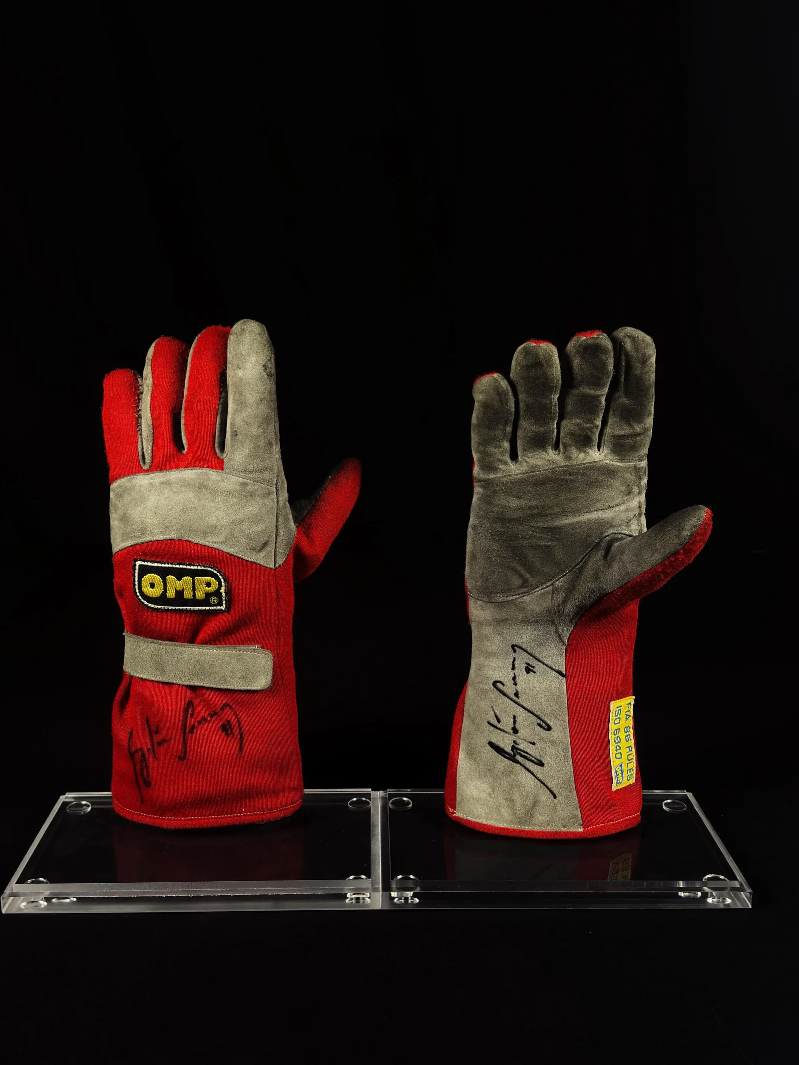 Ayrton Senna – luvas OMP autografadas (1991), Ayrton Senna
