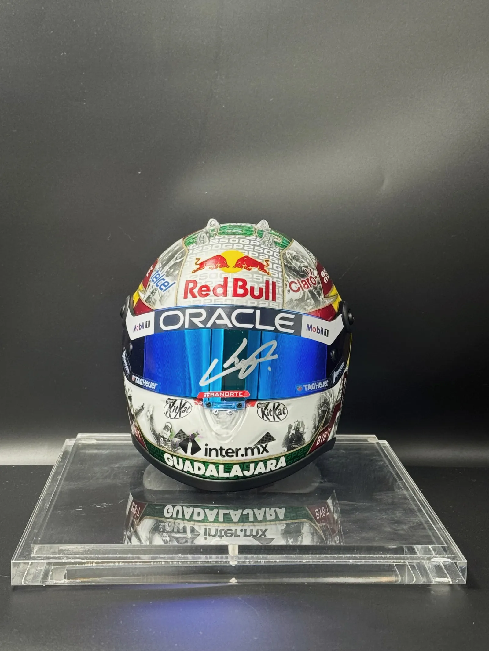 Sergio Pérez autógrafo – viseira mini capacete, Sergio Pérez