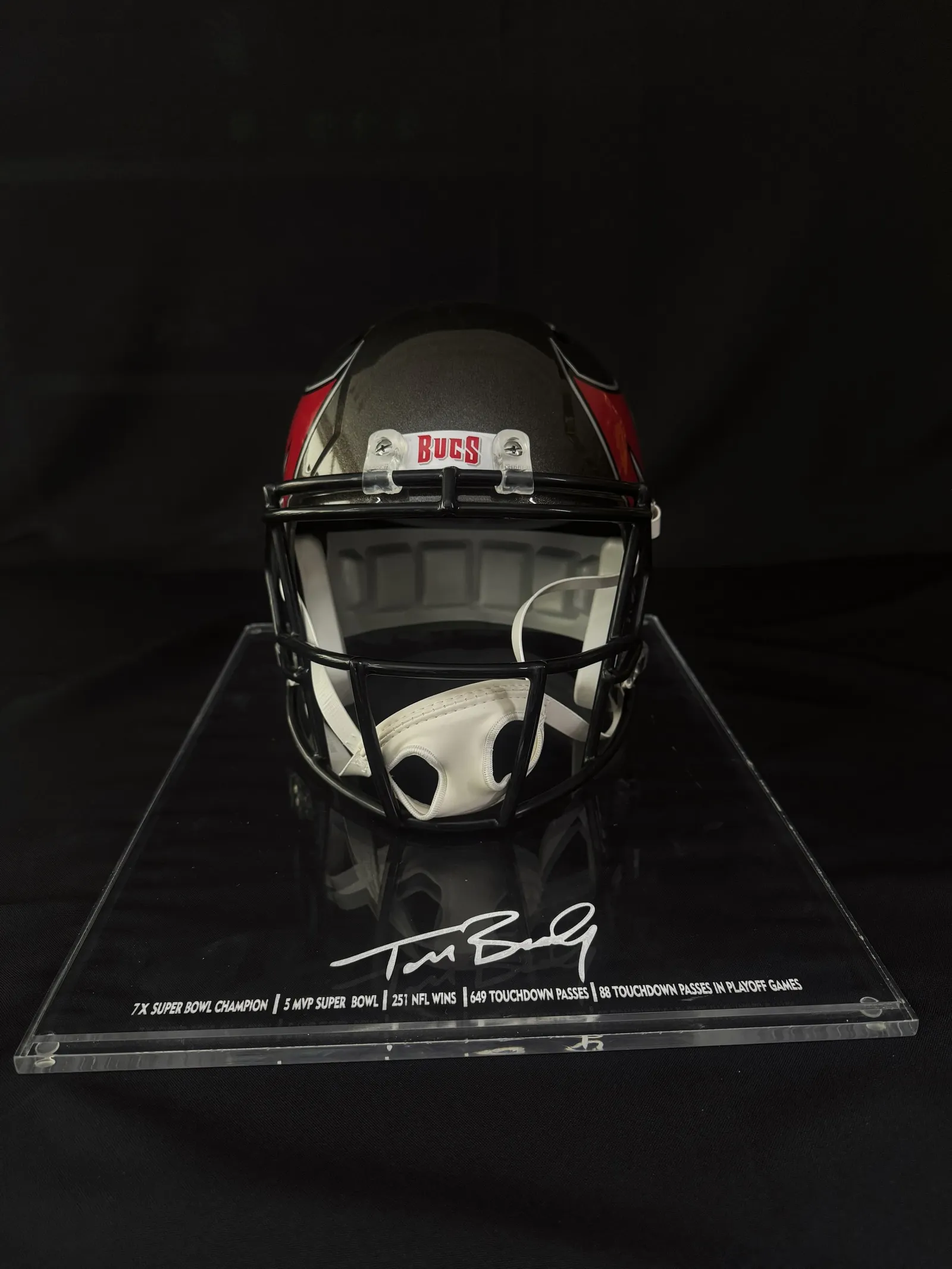 Tom Brady – capacete autografado, Tom Brady