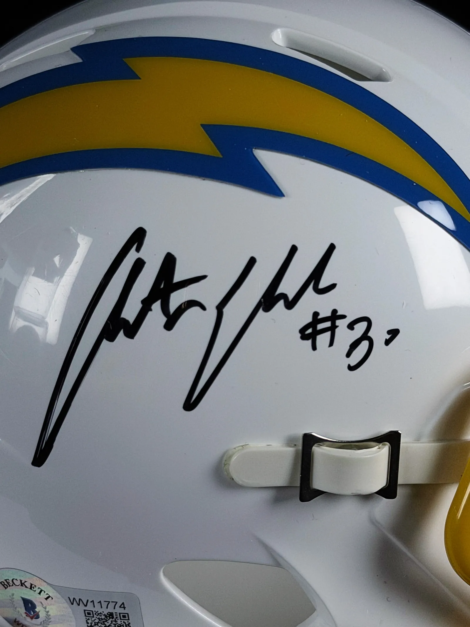 Austin Ekeler autógrafo – mini helmet do Los Angeles Chargers, Austin Ekeler