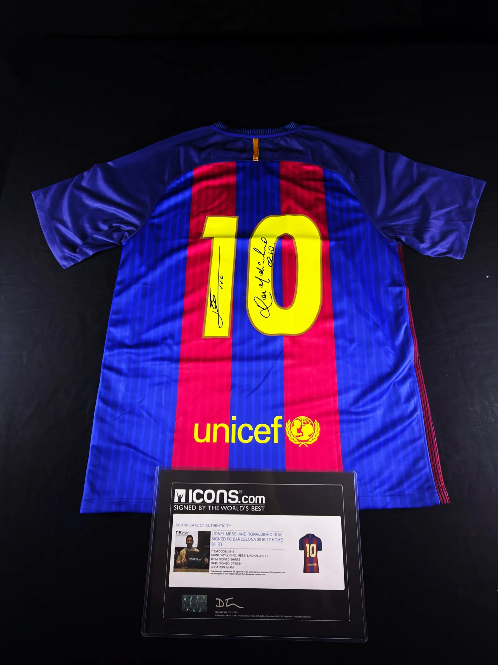 Lionel Messi & Ronaldinho autógrafos – FC Barcelona, Lionel Messi e Ronaldinho Gaúcho
