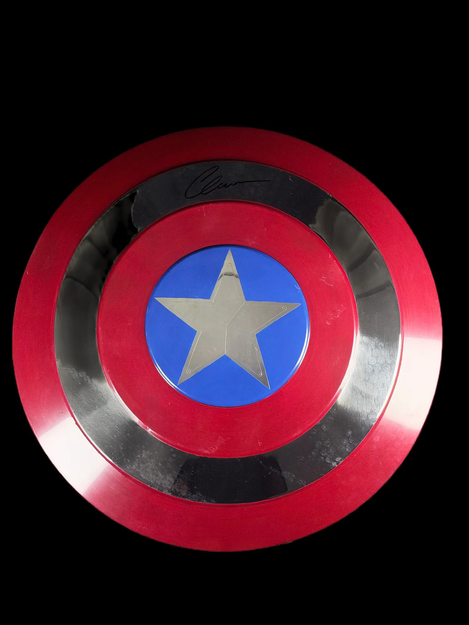Chris Evans – escudo do Capitão América autografado, Chris Evans