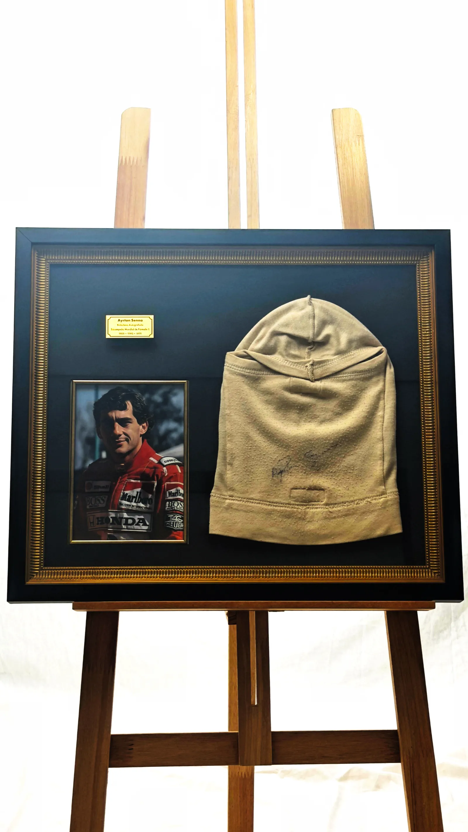 Ayrton Senna autógrafo – Balaclava emoldurada, Ayrton Senna