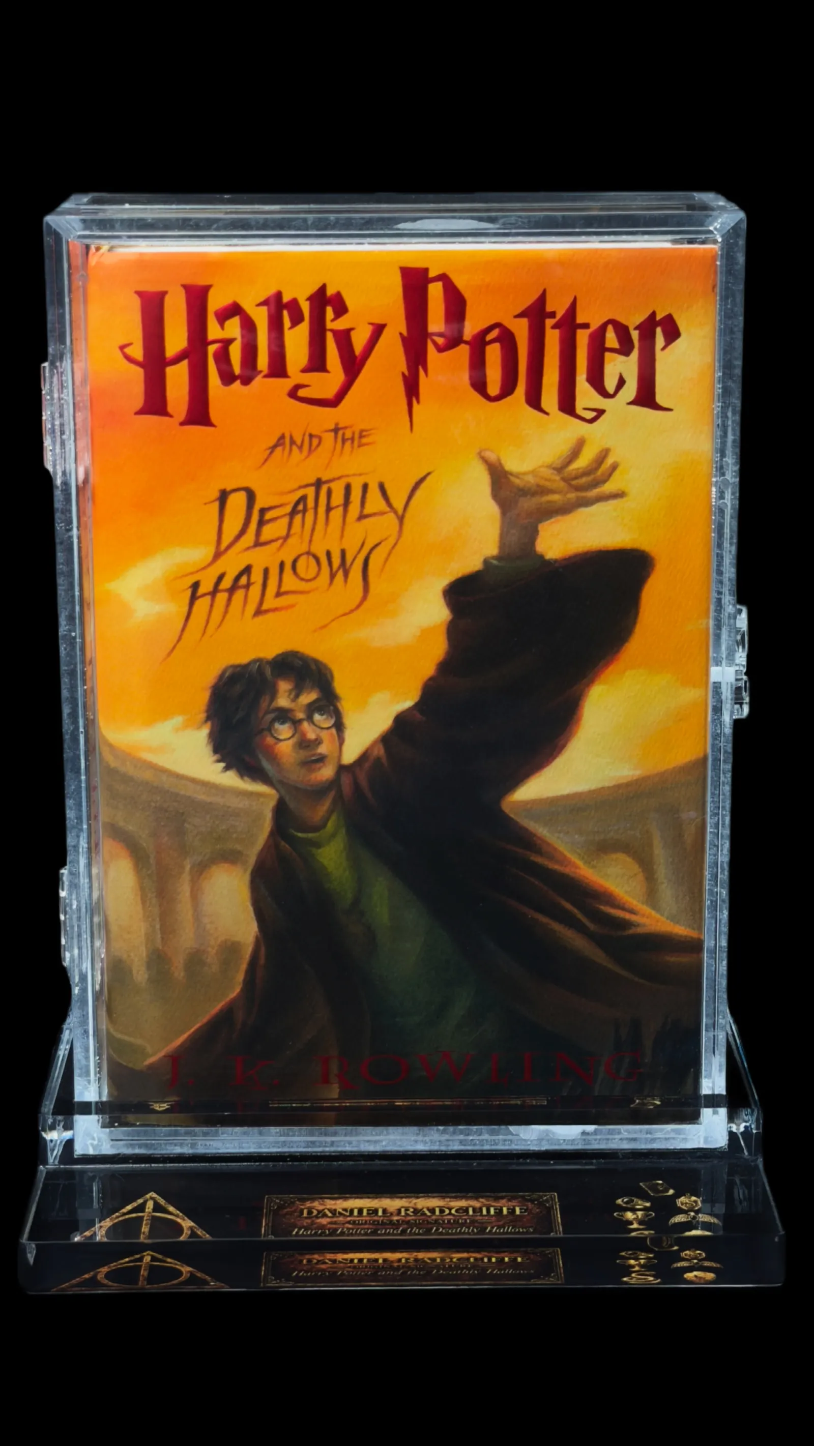 Daniel Radcliffe autógrafo – Livro Harry Potter and the Deathly Hallows, Daniel Radcliffe