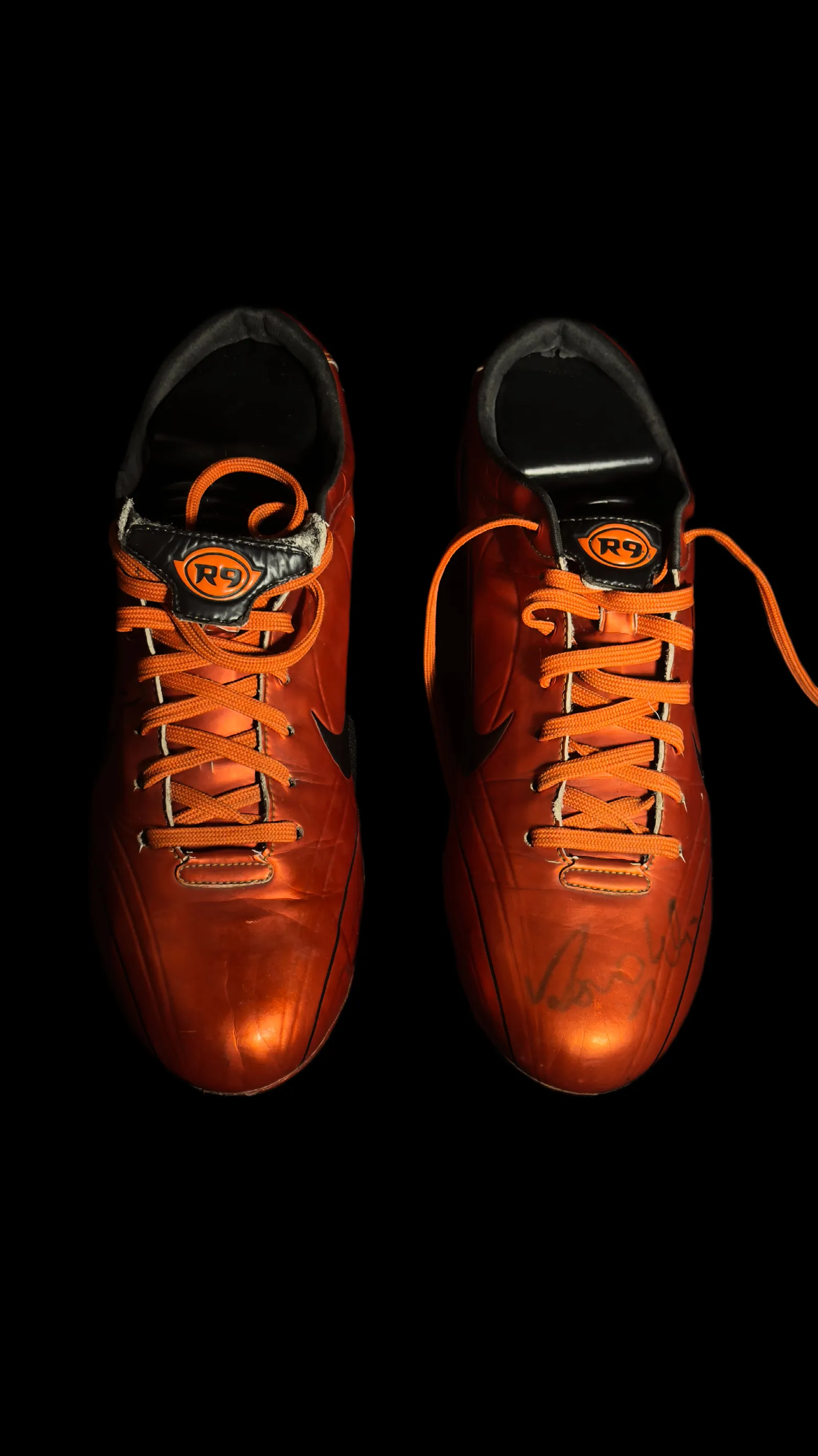 Ronaldo Fenômeno autógrafo – Chuteiras Nike Mercurial Vapor II R9 usadas, Ronaldo Fenômeno