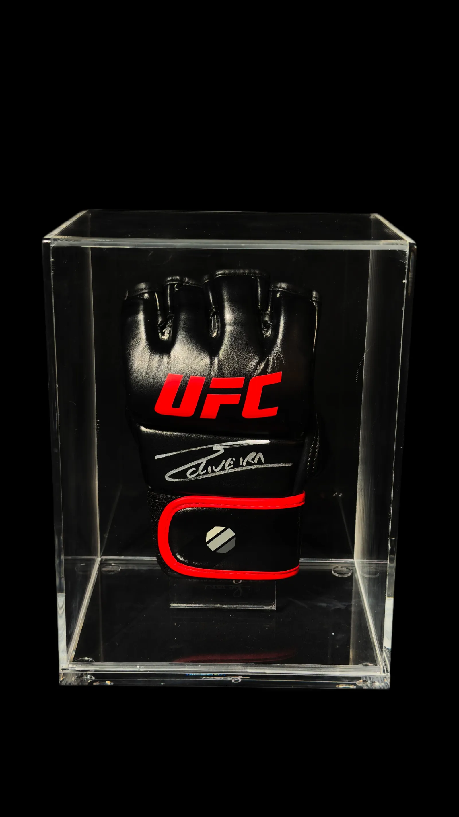Charles Oliveira autógrafo – luva oficial UFC, Charles Oliveira