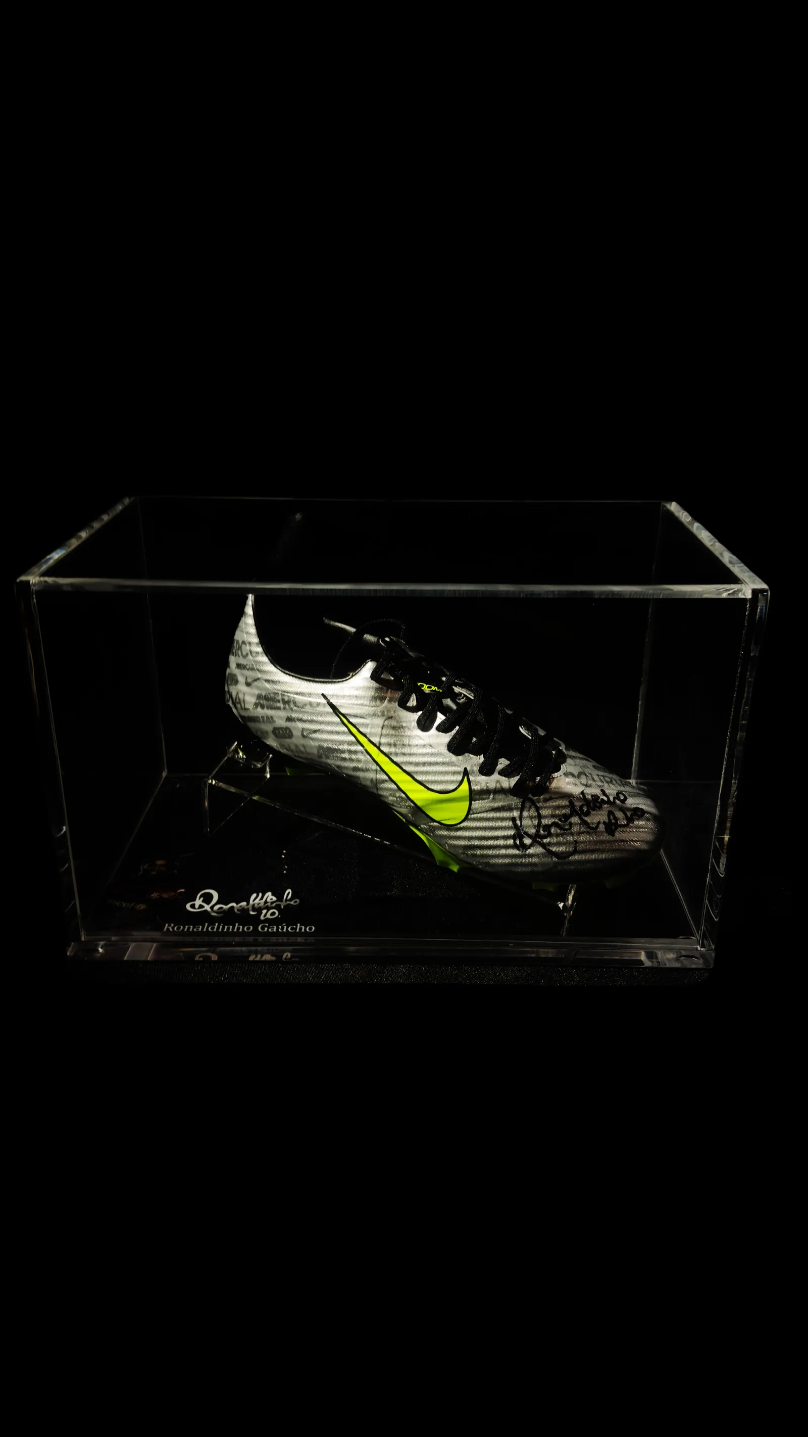 Ronaldinho Gaúcho autógrafo – chuteira Nike, Ronaldinho Gaúcho