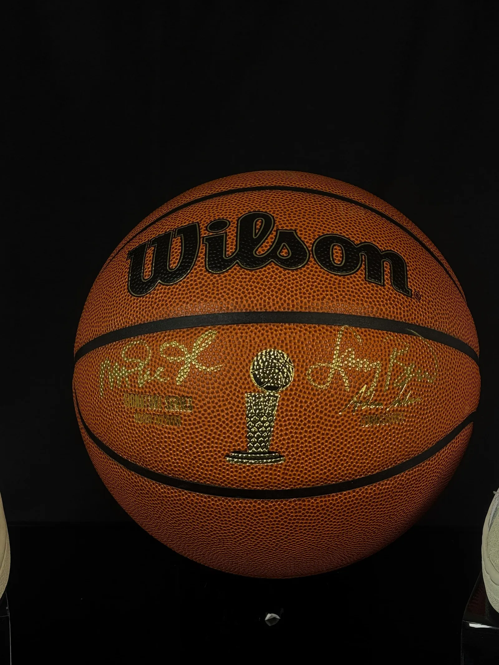 Lendas do basquetebol Magic Johnson e Larry Bird – bola de basquetebol e tênis autografados, Lendas do Basquete, Magic Johnson e Larry Bird