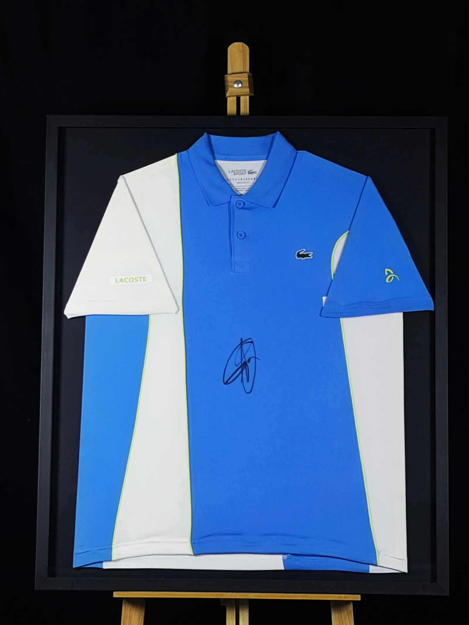 Novak Djokovic autógrafo – camisa Lacoste azul e branca, emoldurada, Novak Djokovic