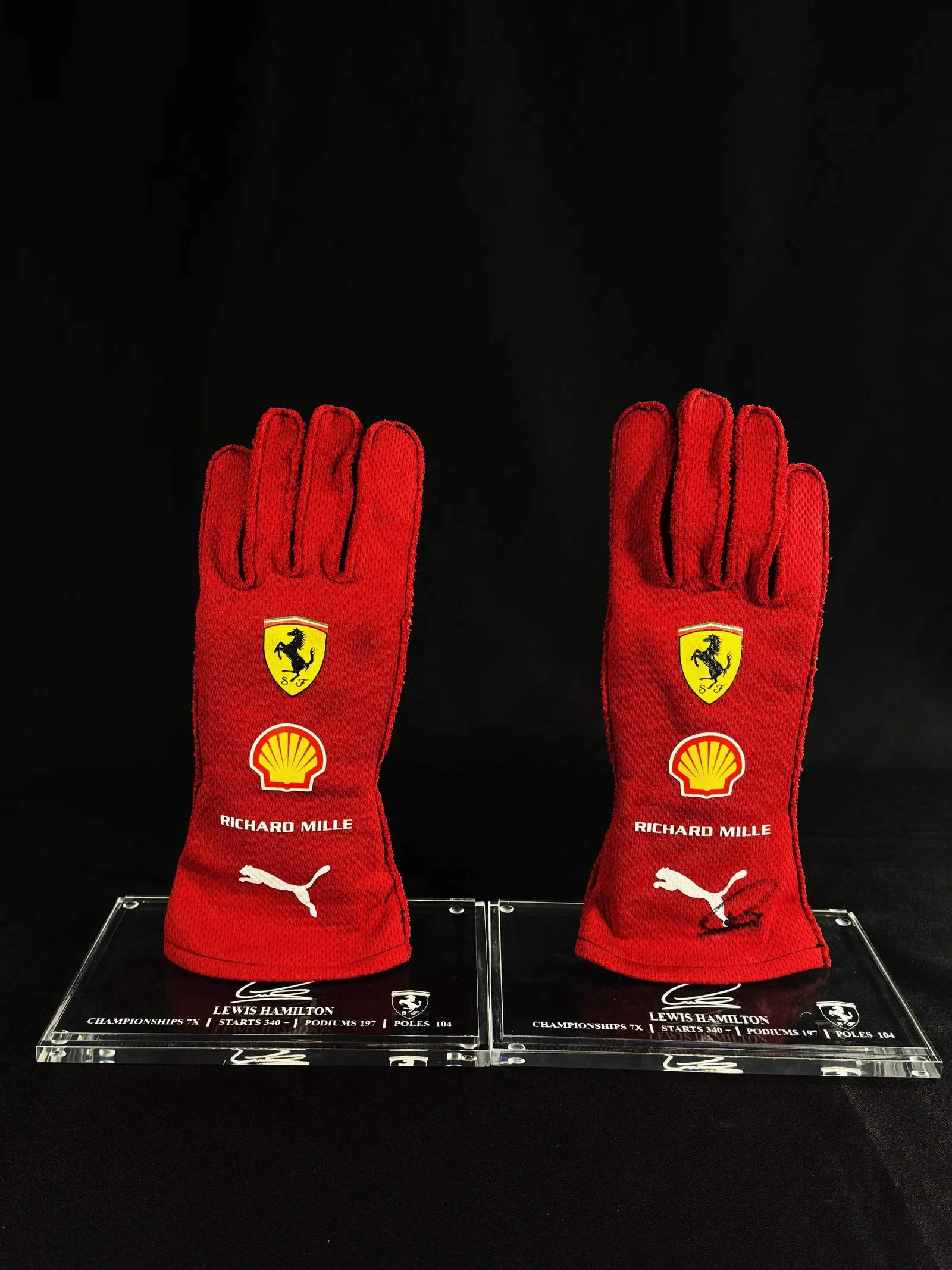 Lewis Hamilton autógrafo – luva, Lewis Hamilton