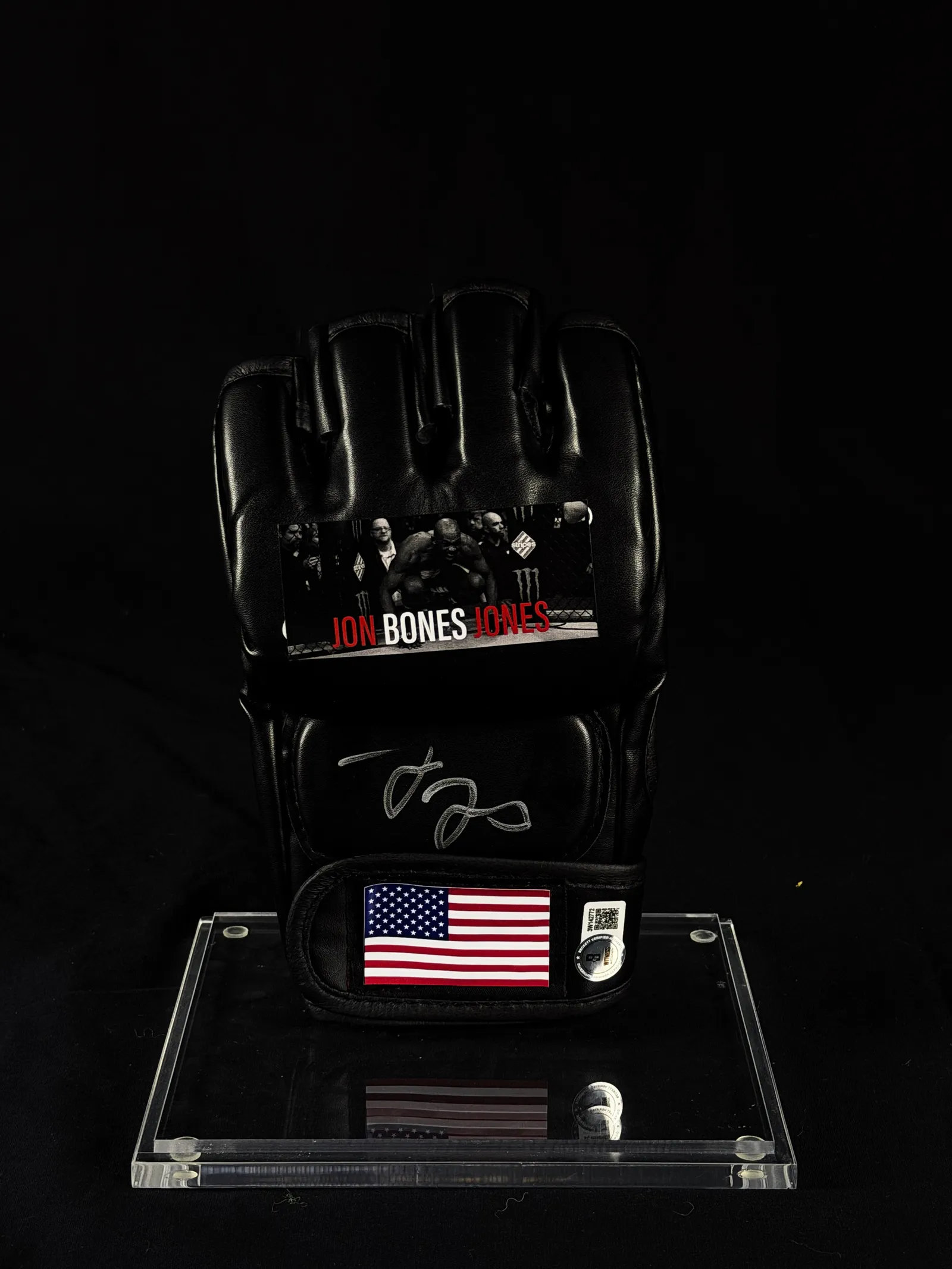 Jon “Bones” Jones autógrafo – luva de MMA, Jon Jones