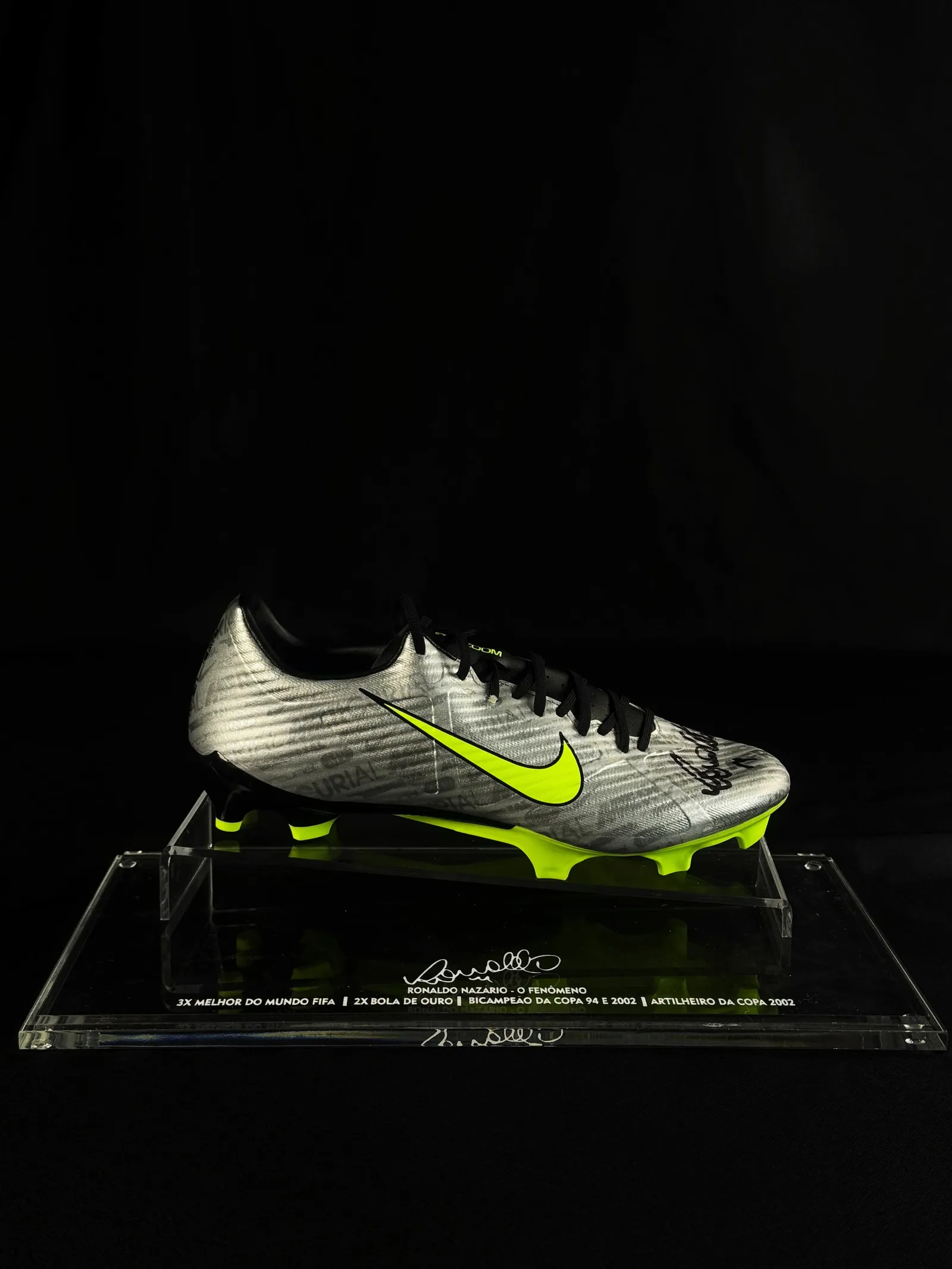 Ronaldo Nazário, "O Fenômeno" autógrafo – chuteira Nike, Ronaldo Fenômeno