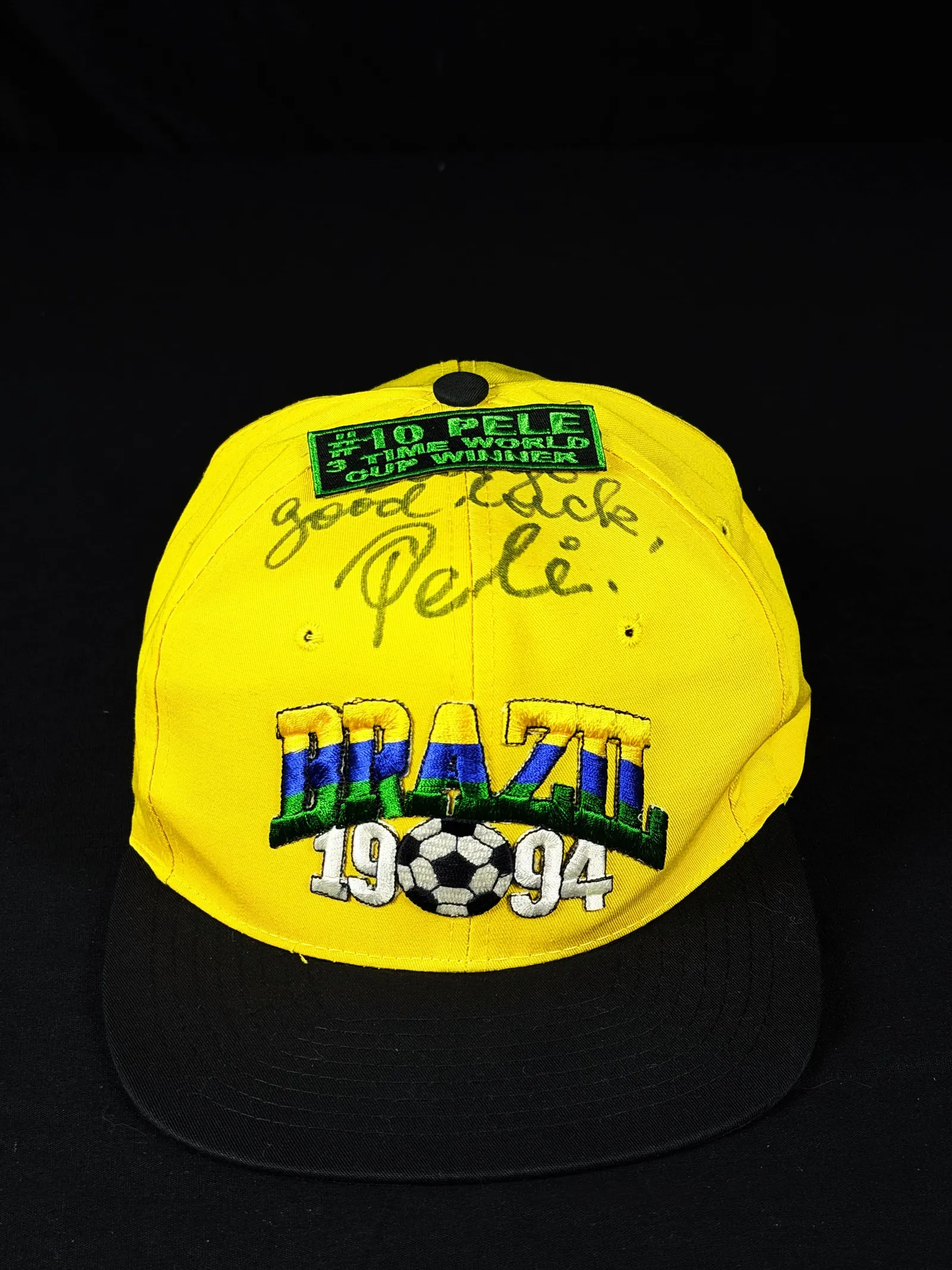 Pelé – boné Brasil 1994 autografado com inscrição “Good Luck”, Pelé